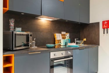 1 bed studio, Upper North Street, Brighton, BN24AA - Image 3
